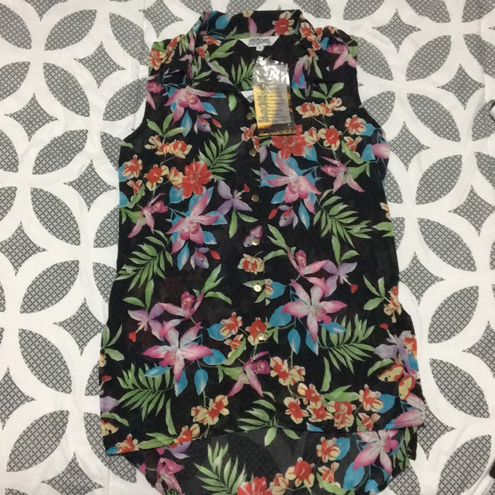 Sleeveless tramp button down shirt